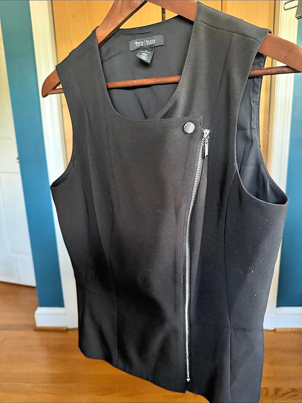 White House Black Market Black Zip Front Vest Size 8 Like New